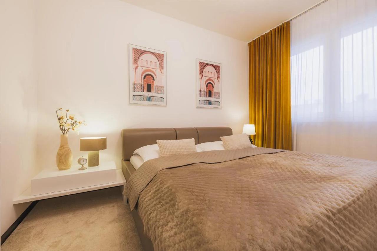 ROSE LUXURY APARTMENT & 24h self check-in with private parking photo