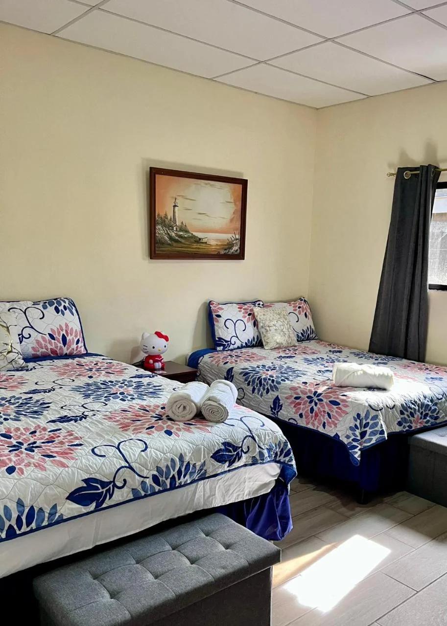 Bambú Family House, AC, WiFi, near Metrocentro Mall photo
