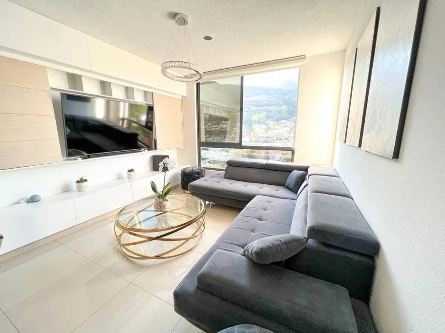 Luxury 2BR Apartment in Escalón - Pool - Parking - Fast WiFi