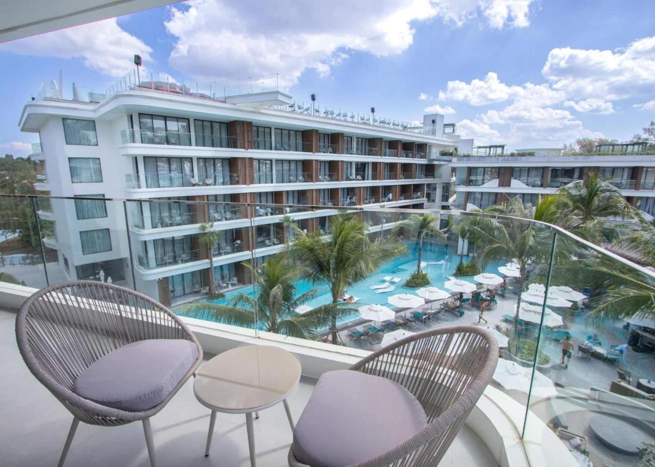 Beachfront 267 3BR Condo with Pool View photo