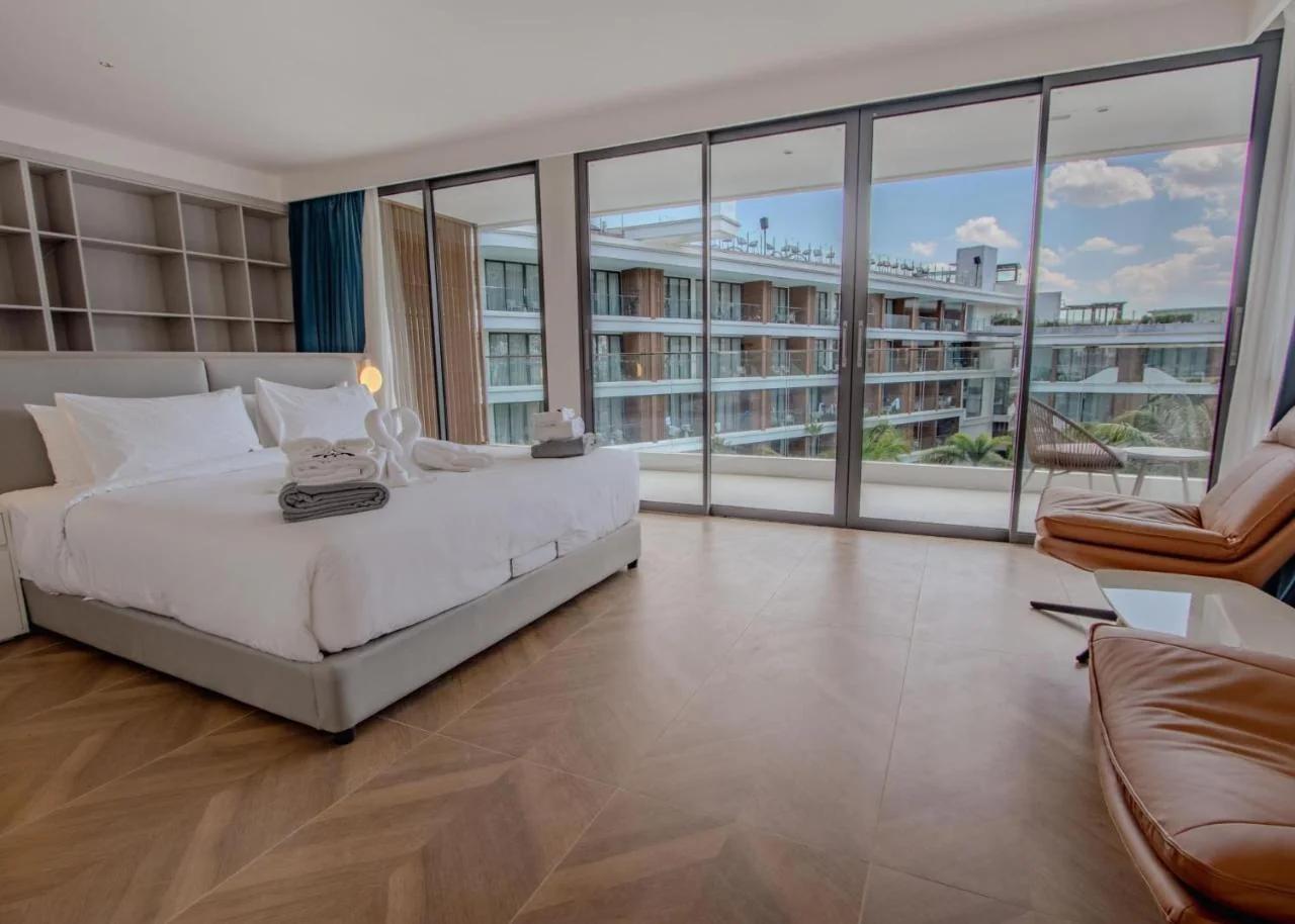 Beachfront 267 3BR Condo with Pool View photo