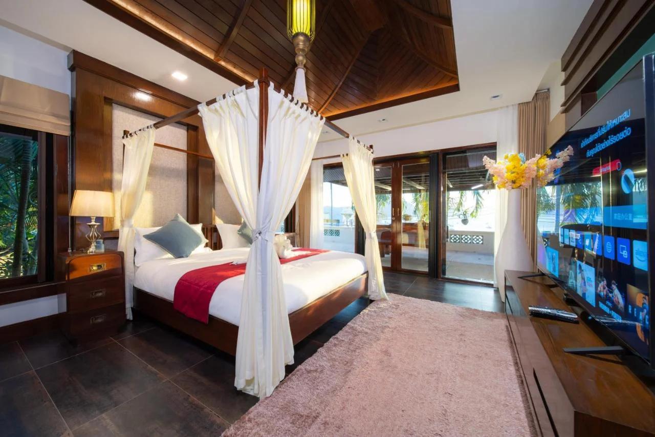 D Villa Phuket - Luxury 6 Bedroom Private Pool Villa in Cape Panwa photo