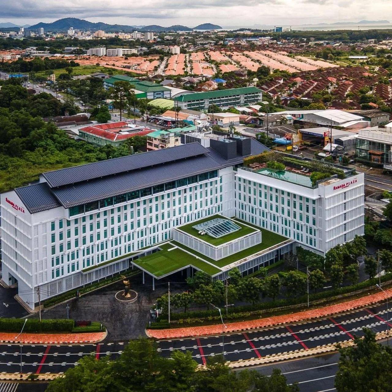Ramada Plaza by Wyndham Chao Fah Phuket foto