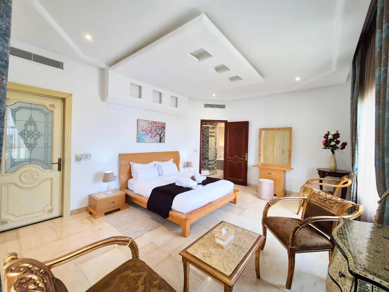 L'Orchidée - Suites de Luxe avec Piscine Chauffée et Vue sur le Lac de Tunis photo