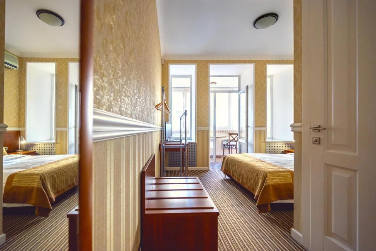 Consul Hotel Консул photo