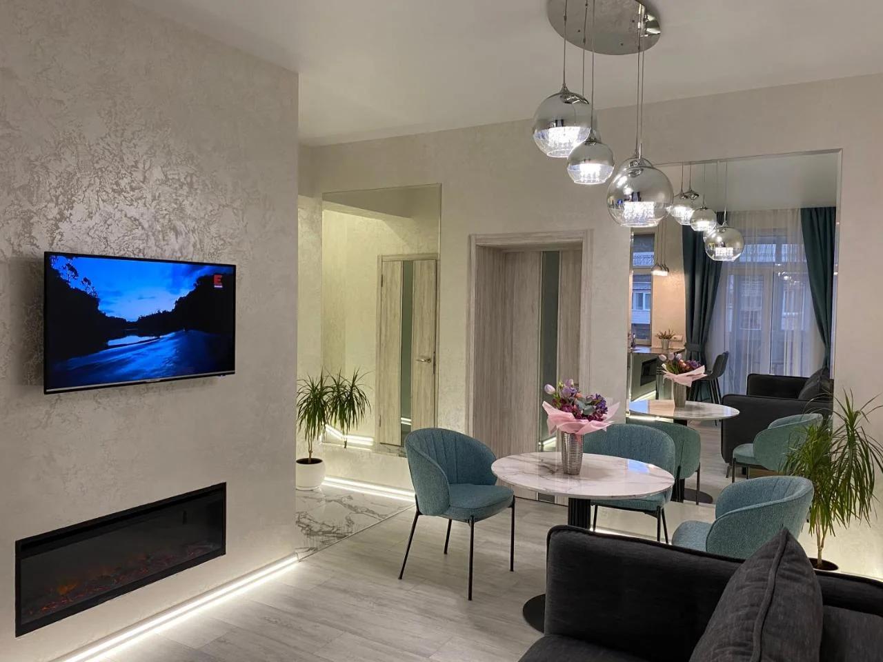 Panorama Luxury Apartment in The House with a Spire, a historical building in the city centre photo