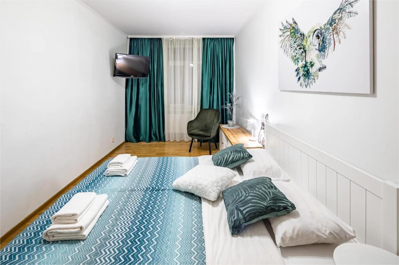 The MAIN square! 2 separated bedrooms, balcony photo