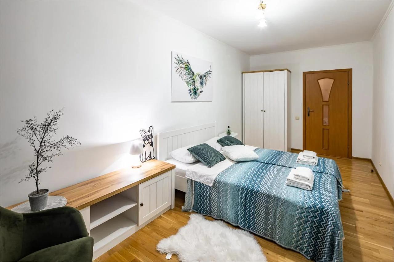 The MAIN square! 2 separated bedrooms, balcony photo