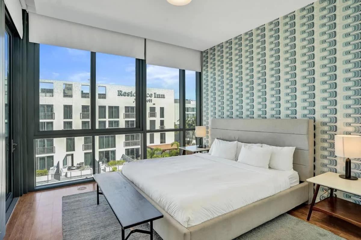 17WEST Spacious 2BR Apartment with Balcony 404 photo