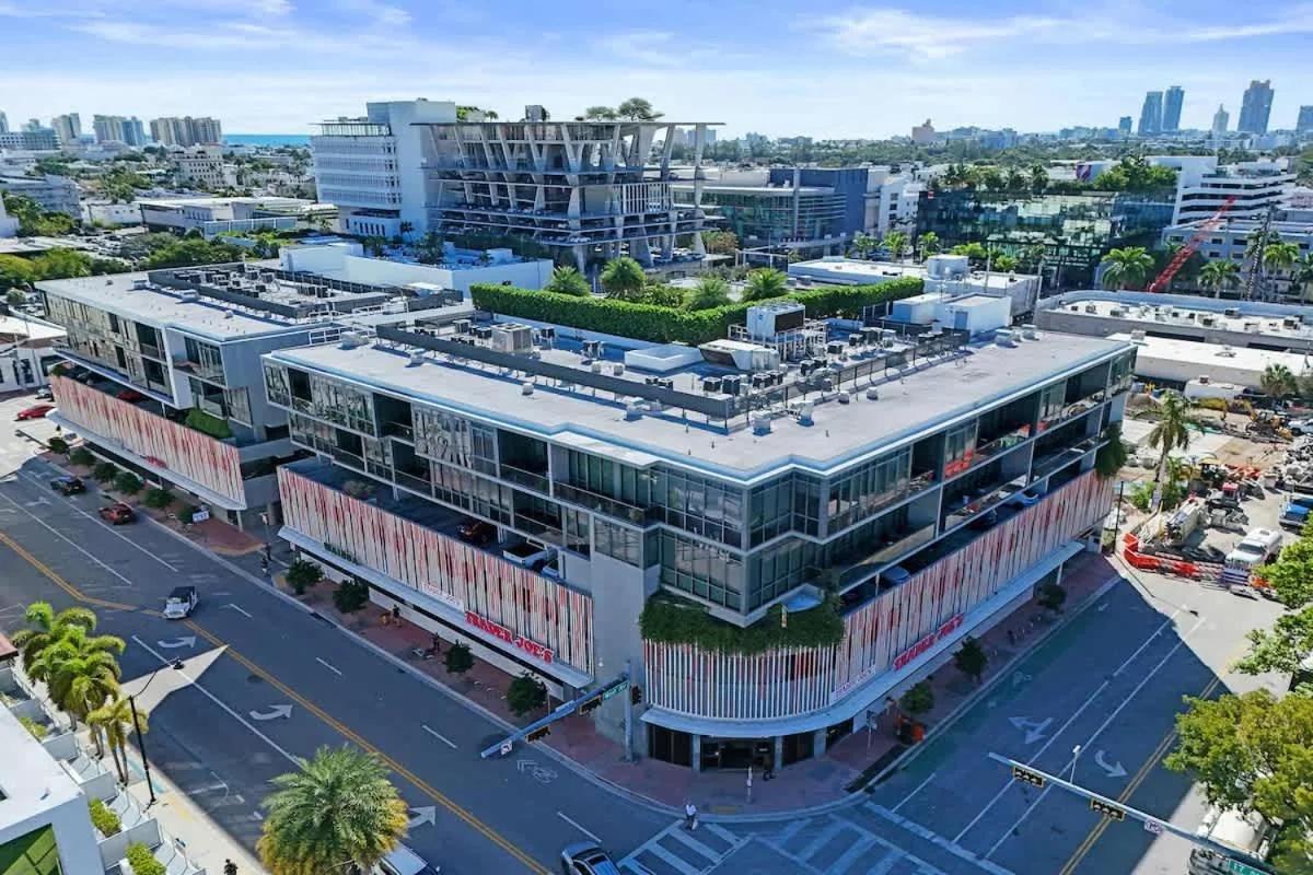 17WEST Spacious 2BR Apartment with Balcony 404 photo