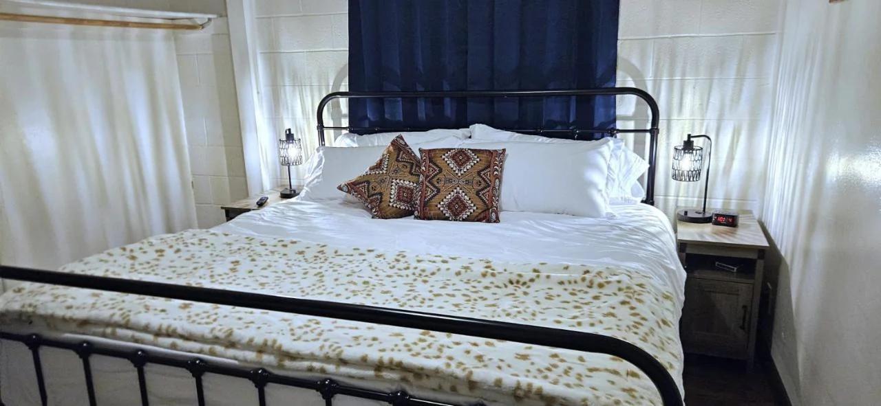 3Bd, King, Brkfst, Large TVs, WD, Sleeps 11, BBQ photo