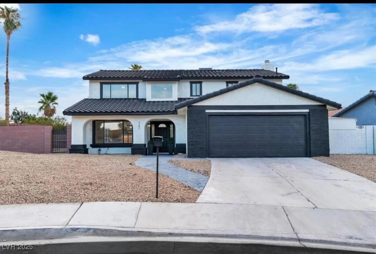 4 bedroom Luxuriously Furnished Modern Mansion With Pool, Spa, and Patio photo