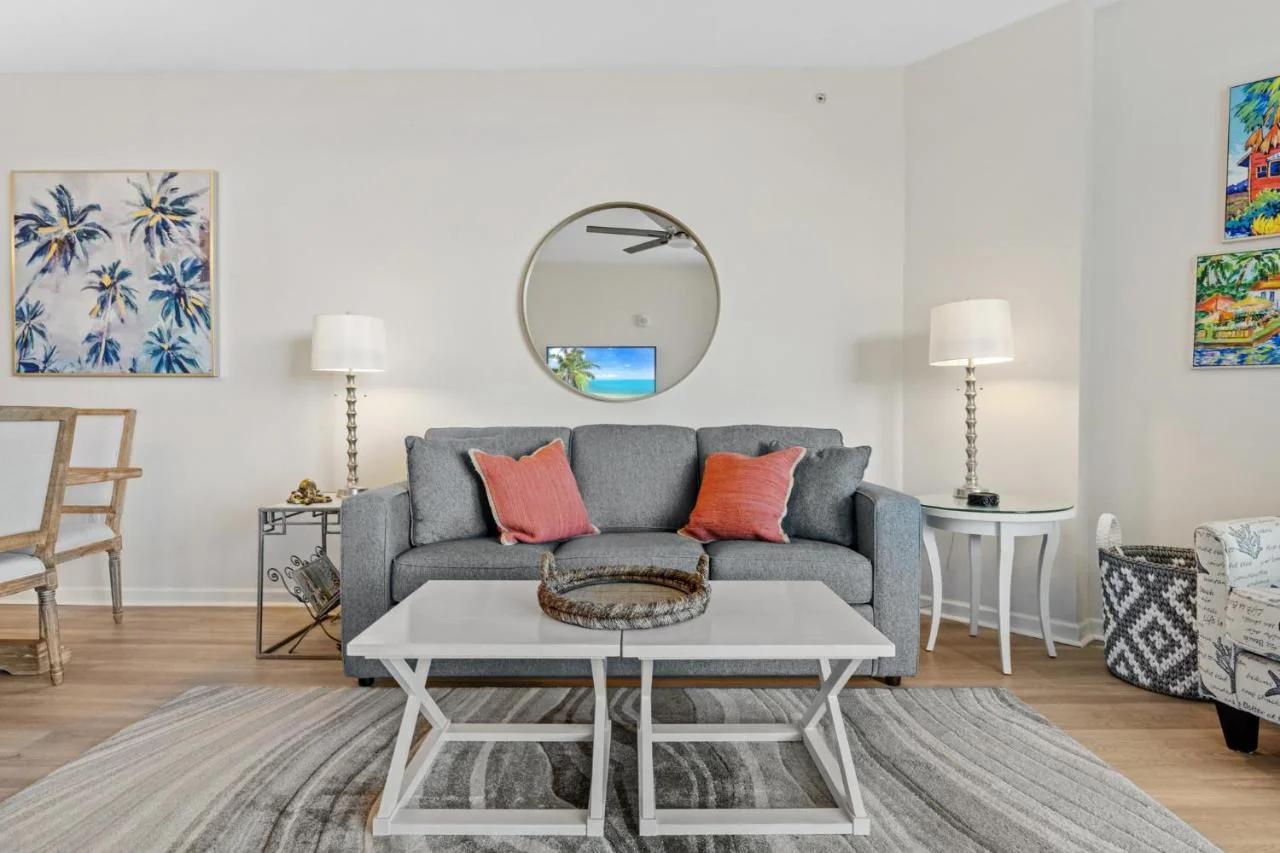 5 Star Resort 6th fl 2BR 2 BATH King Suite Shuttle Pools Family photo