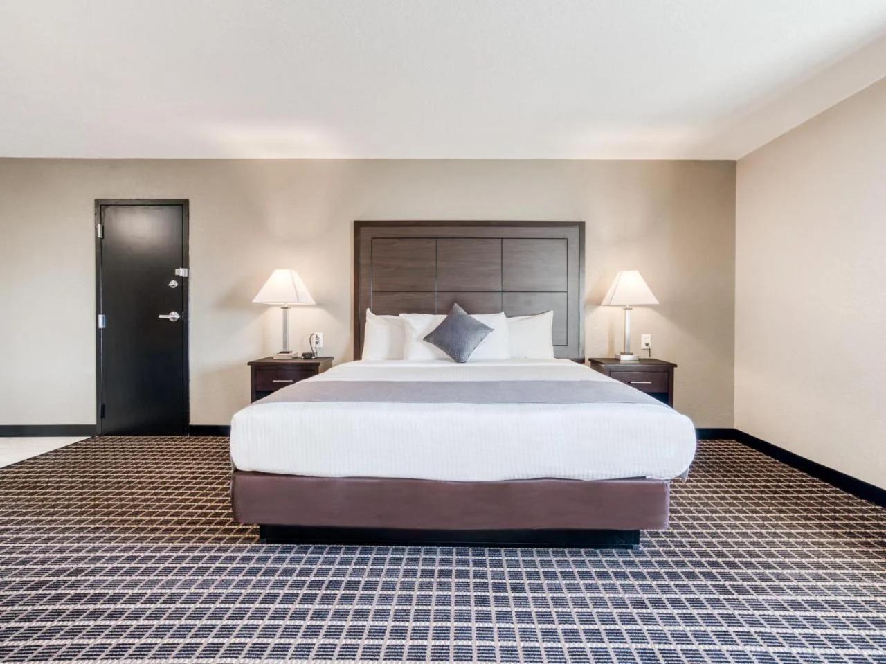 Alexis Hotel & Banquets Dallas Park Central Galleria photo