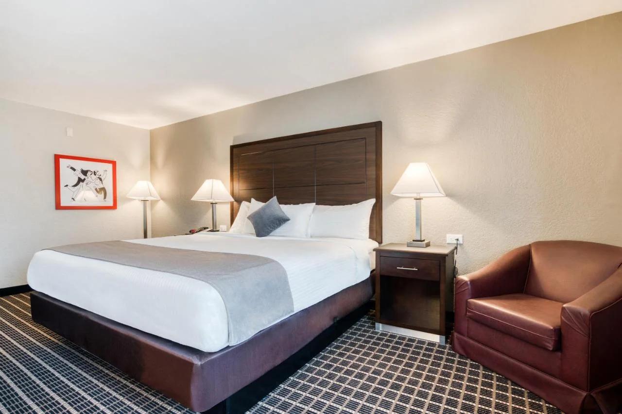 Alexis Hotel & Banquets Dallas Park Central Galleria photo