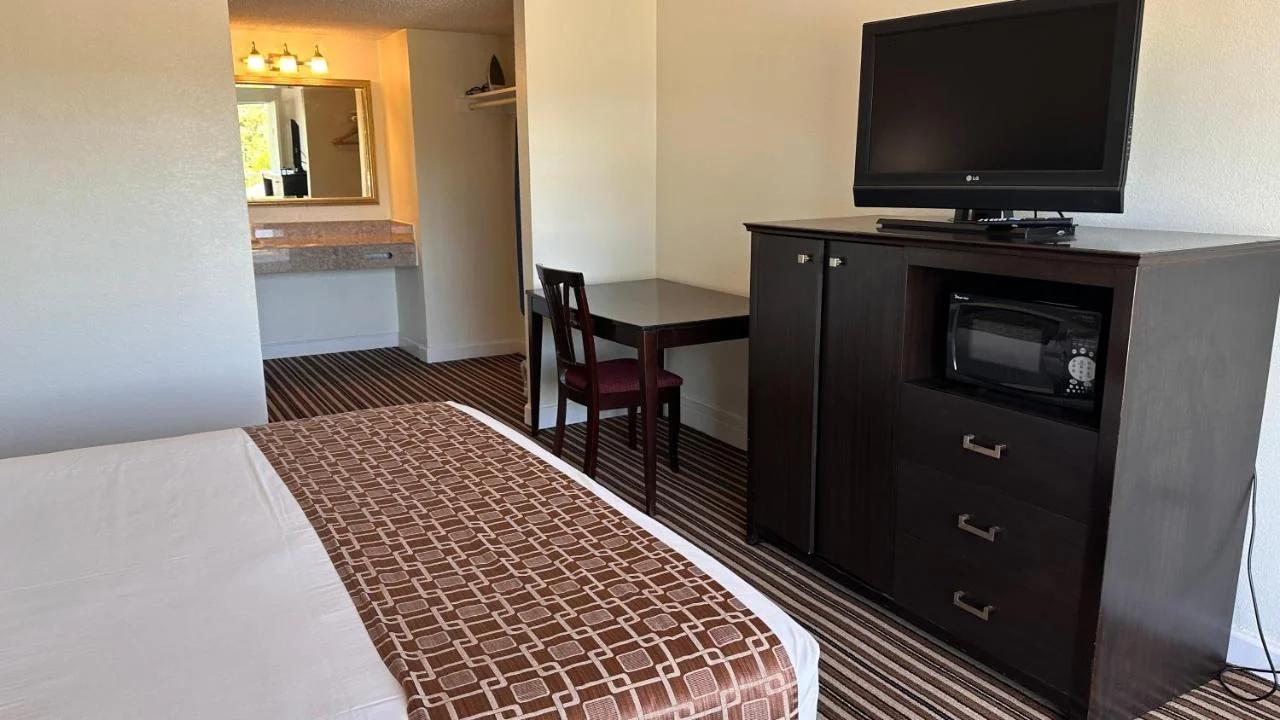 Ambassadors Inn & Suites foto