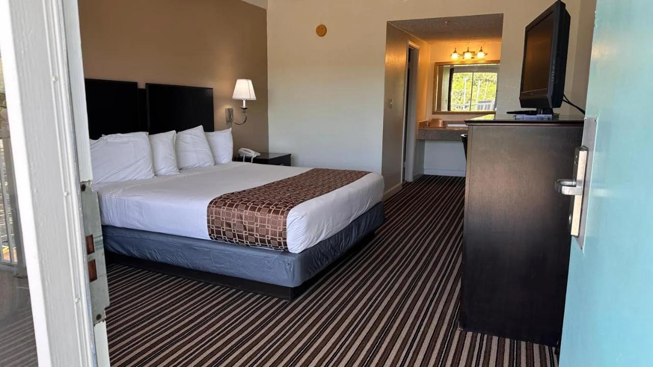 Ambassadors Inn & Suites foto