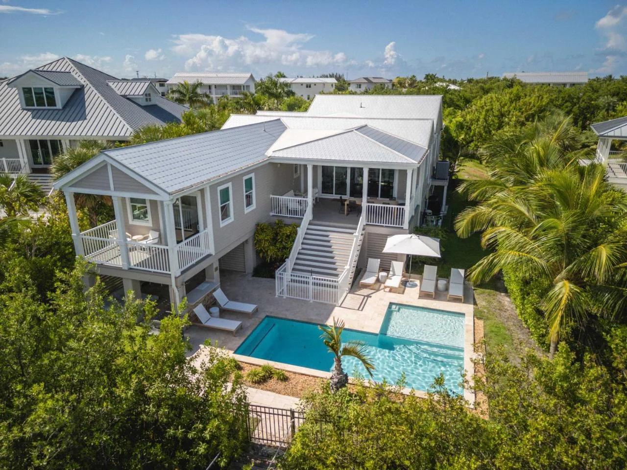 Aquaria House -Pool & Boat Dock
