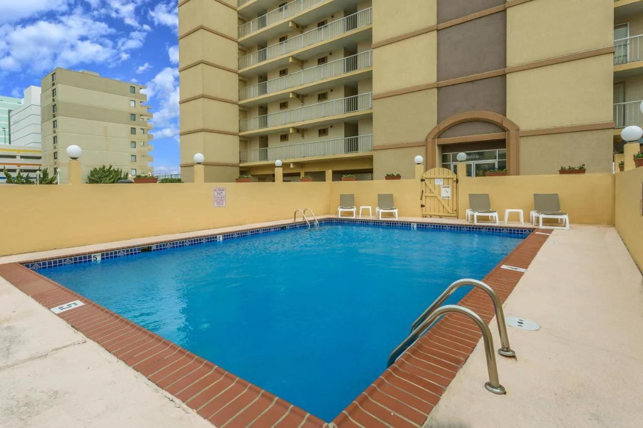 Aquarius Oceanfront Hotel foto
