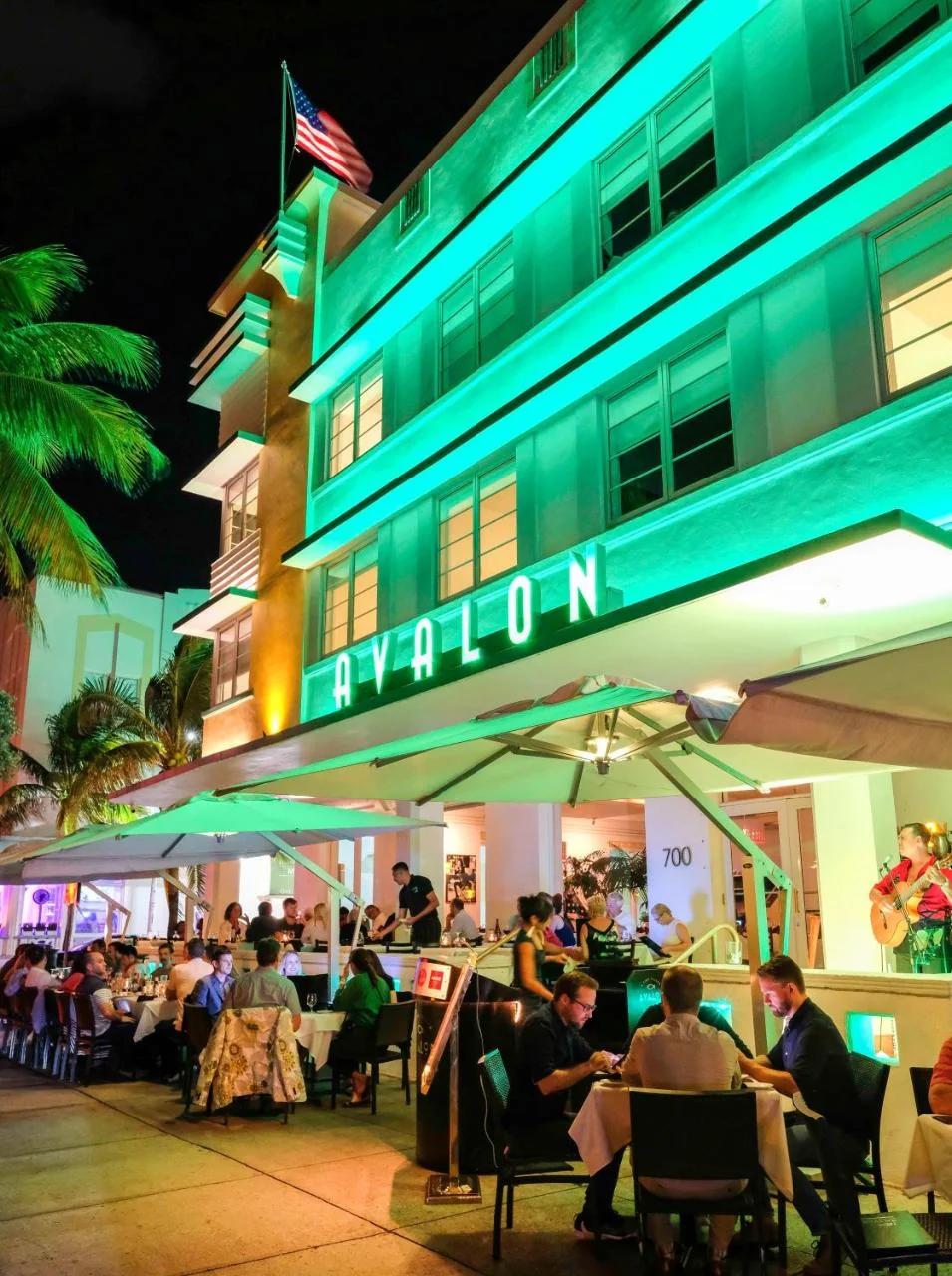 Avalon Hotel photo