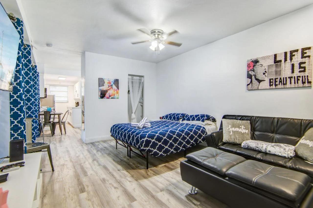 Balcony Deco Apt, w/2 QueenBeds, on Ocean Dr Beach foto