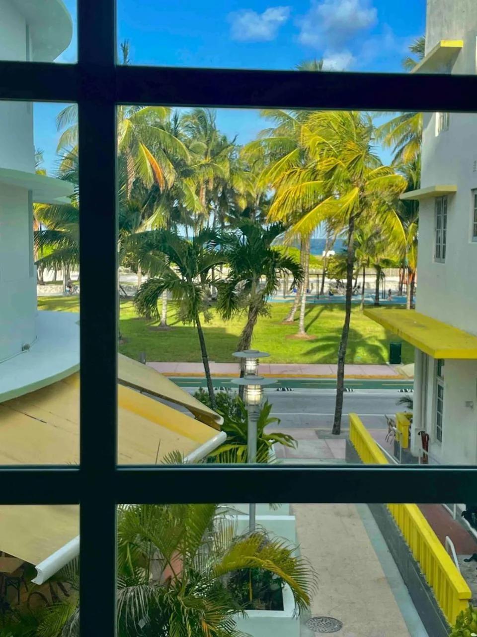 Beachfront Apartment in Carlyle Hotel on Ocean Drive