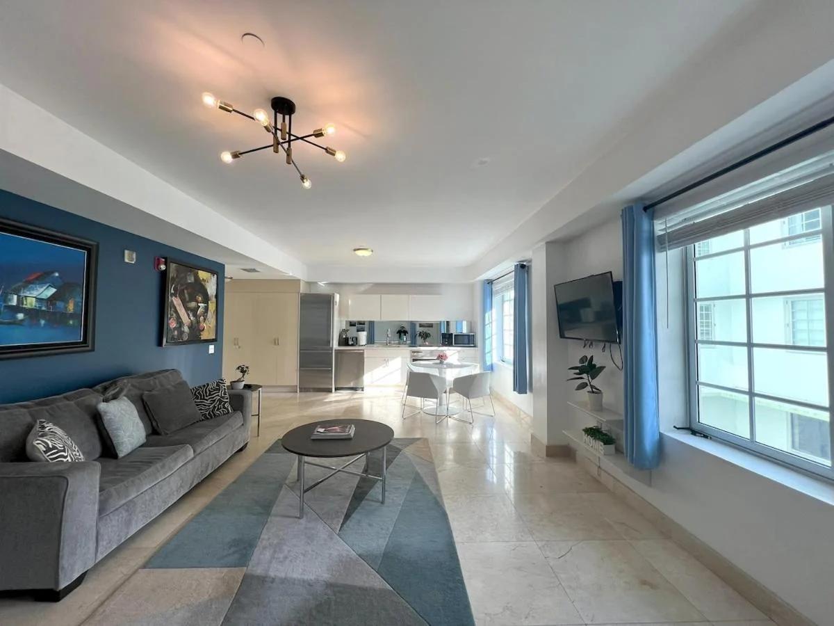 Beachfront Apartment in Carlyle Hotel on Ocean Drive photo