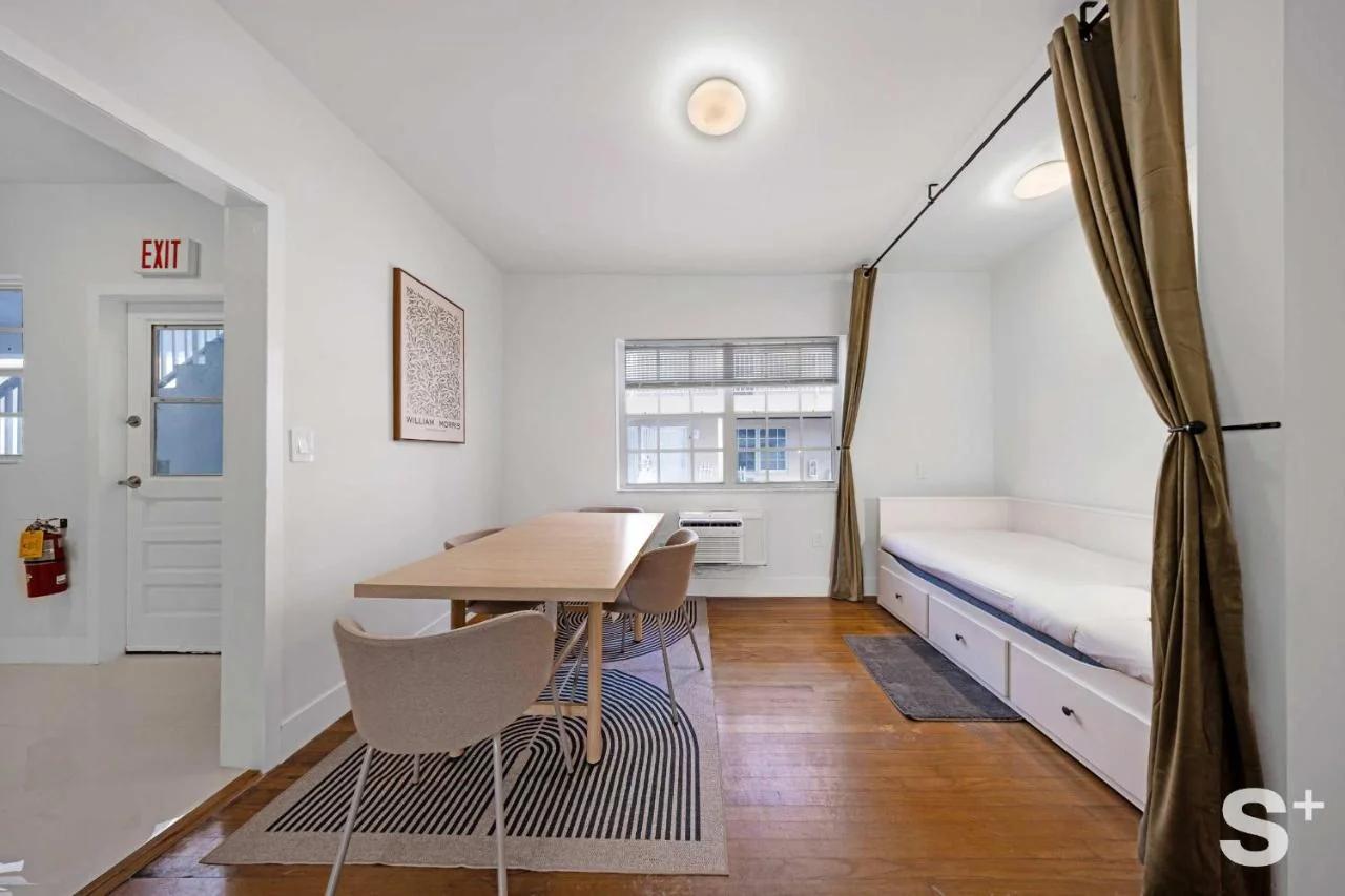 Beachside 1-BD Retreat with Free Parking foto