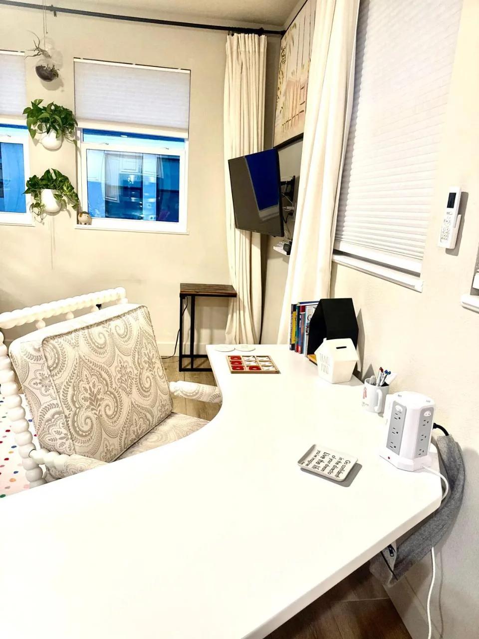 Beachtown Remote Worker Friendly-High Speed WiFi-Pets Welcome-Lido Beach-Opera-Symphony-Walk or Bike to Restaurants-10 Acre Park with Pickleball, Tennis, Basketball photo