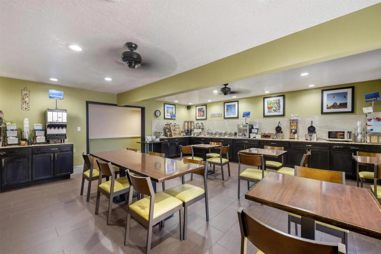 Best Western Airport Albuquerque InnSuites Hotel & Suites photo