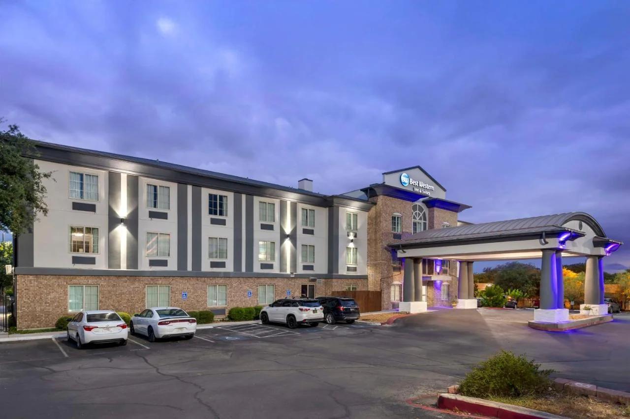 Best Western Medical Center North Inn & Suites Near Six Flags photo