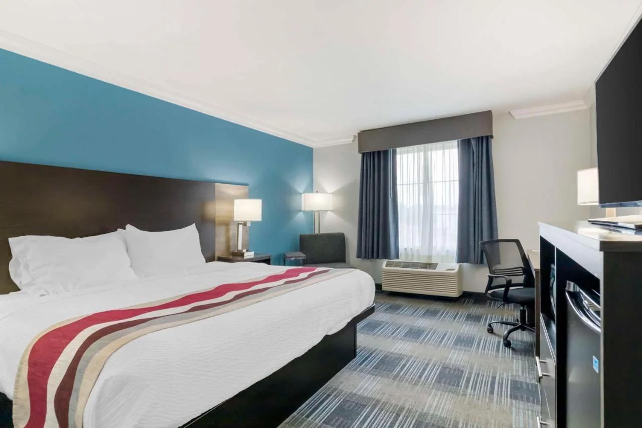 Best Western Medical Center North Inn & Suites Near Six Flags photo