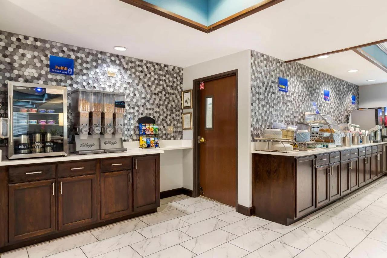 Best Western Medical Center North Inn & Suites Near Six Flags photo