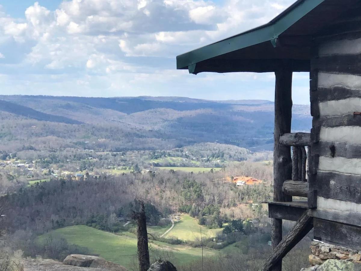 Cabin Lookout Mountain
