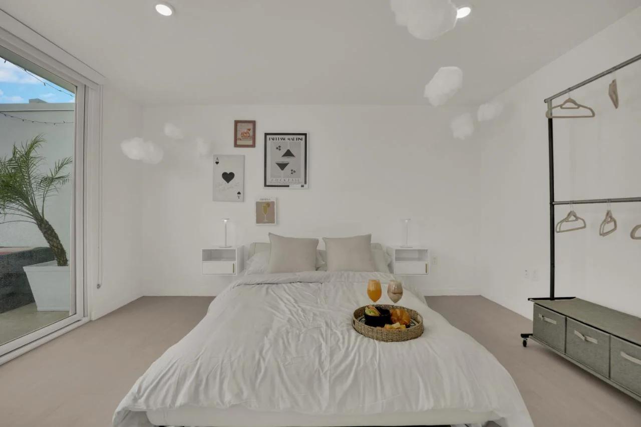 Casa Nube with Beach Club, Pickleball Court , Gym & Spa, Near Airport & Las Vegas Strip photo