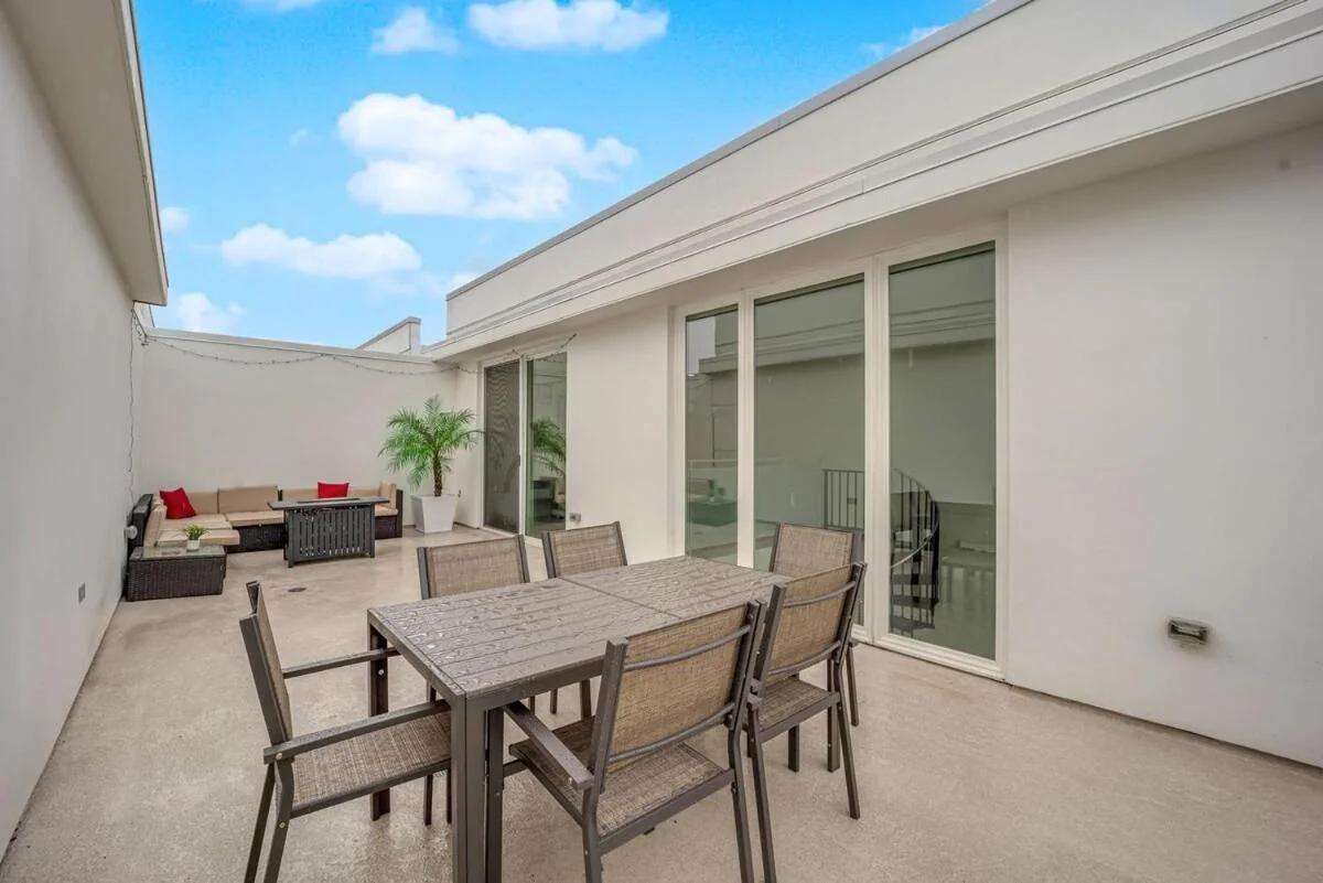 Casa Nube with Beach Club, Pickleball Court , Gym & Spa, Near Airport & Las Vegas Strip photo