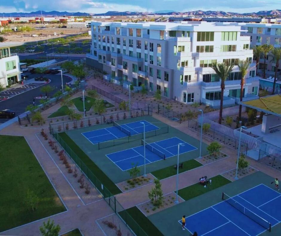 Casa Nube with Beach Club, Pickleball Court , Gym & Spa, Near Airport & Las Vegas Strip photo