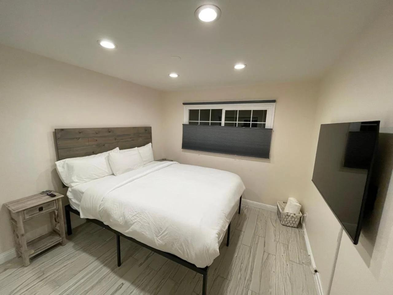 Cheerful, Beautifully Remodeled, Modern, Comfortable Home photo
