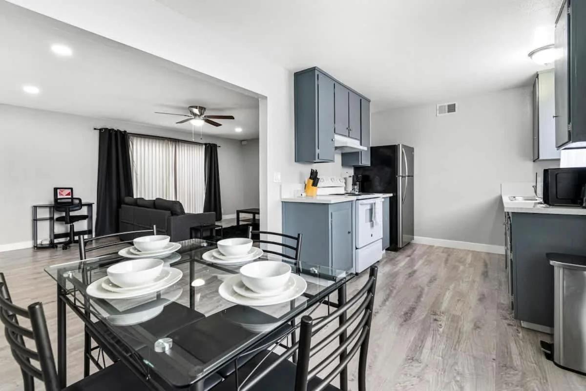 Chic 2-Bed Oasis Sleeps 6! Minutes From Strip!