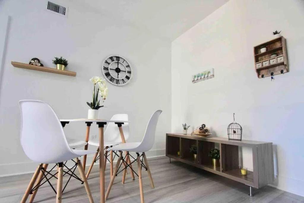 CHIC AND MODERN APARTMENT STEPS FROM THE BEACH