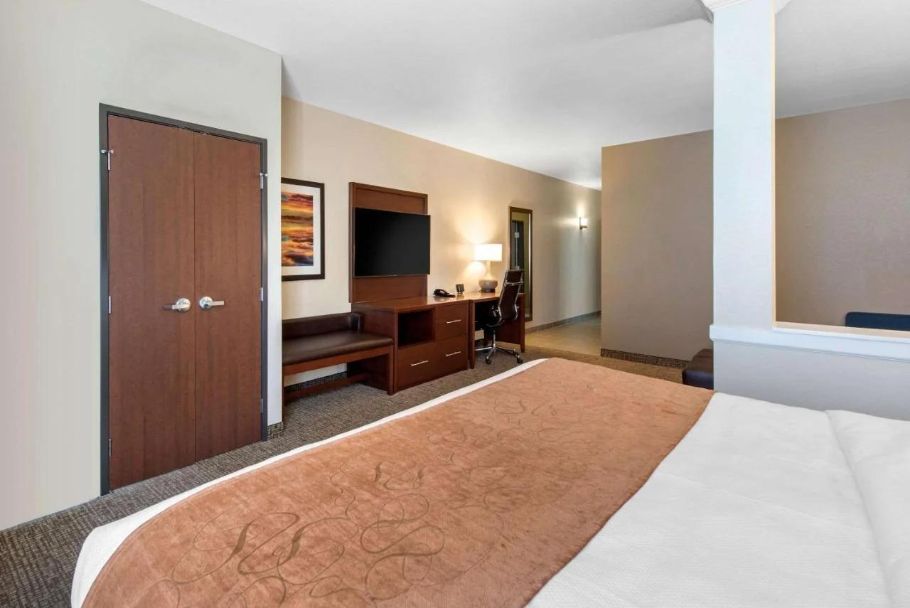 Comfort Suites Denver International Airport photo