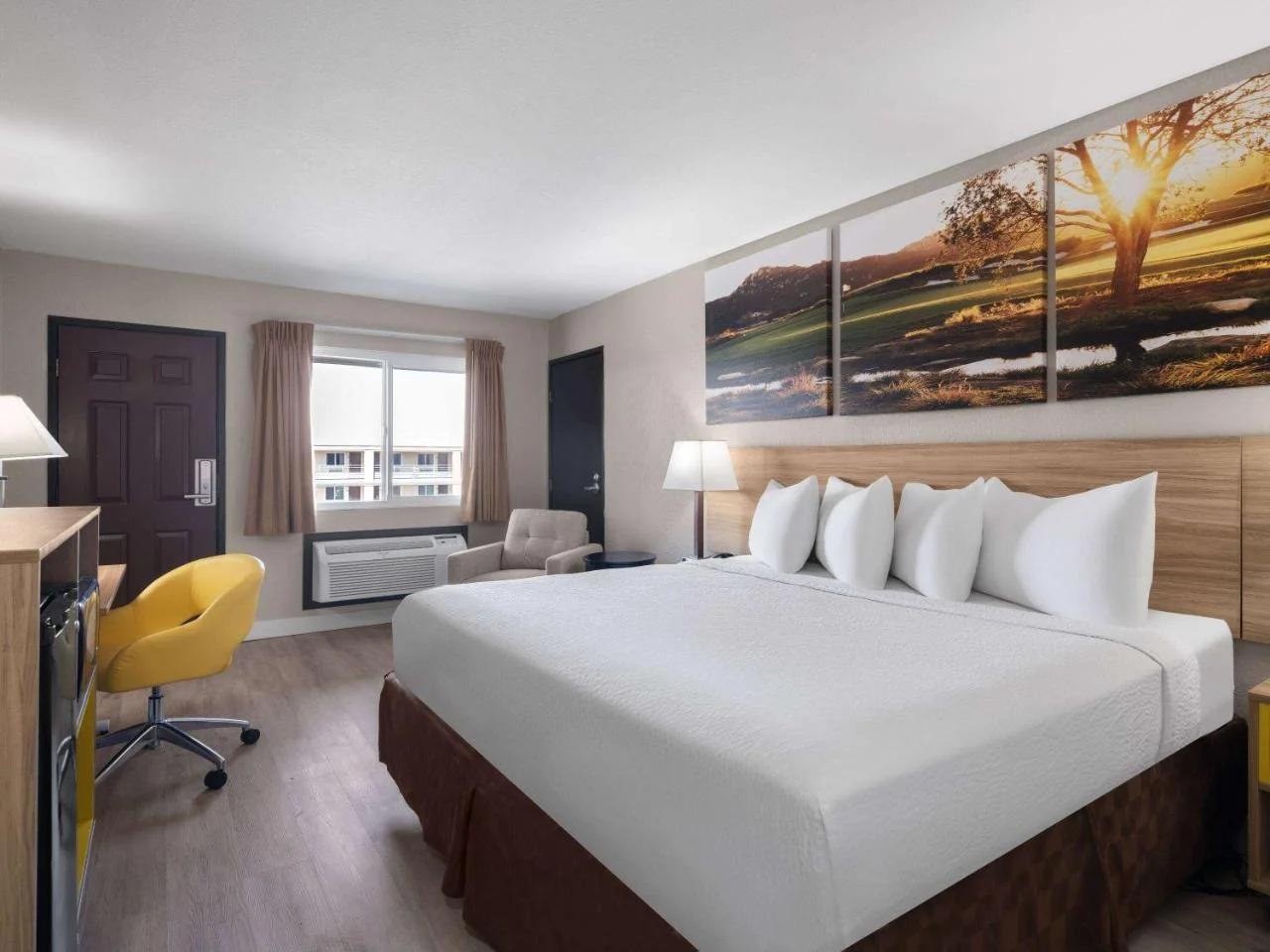 Days Inn by Wyndham Las Vegas Airport Near the Strip photo
