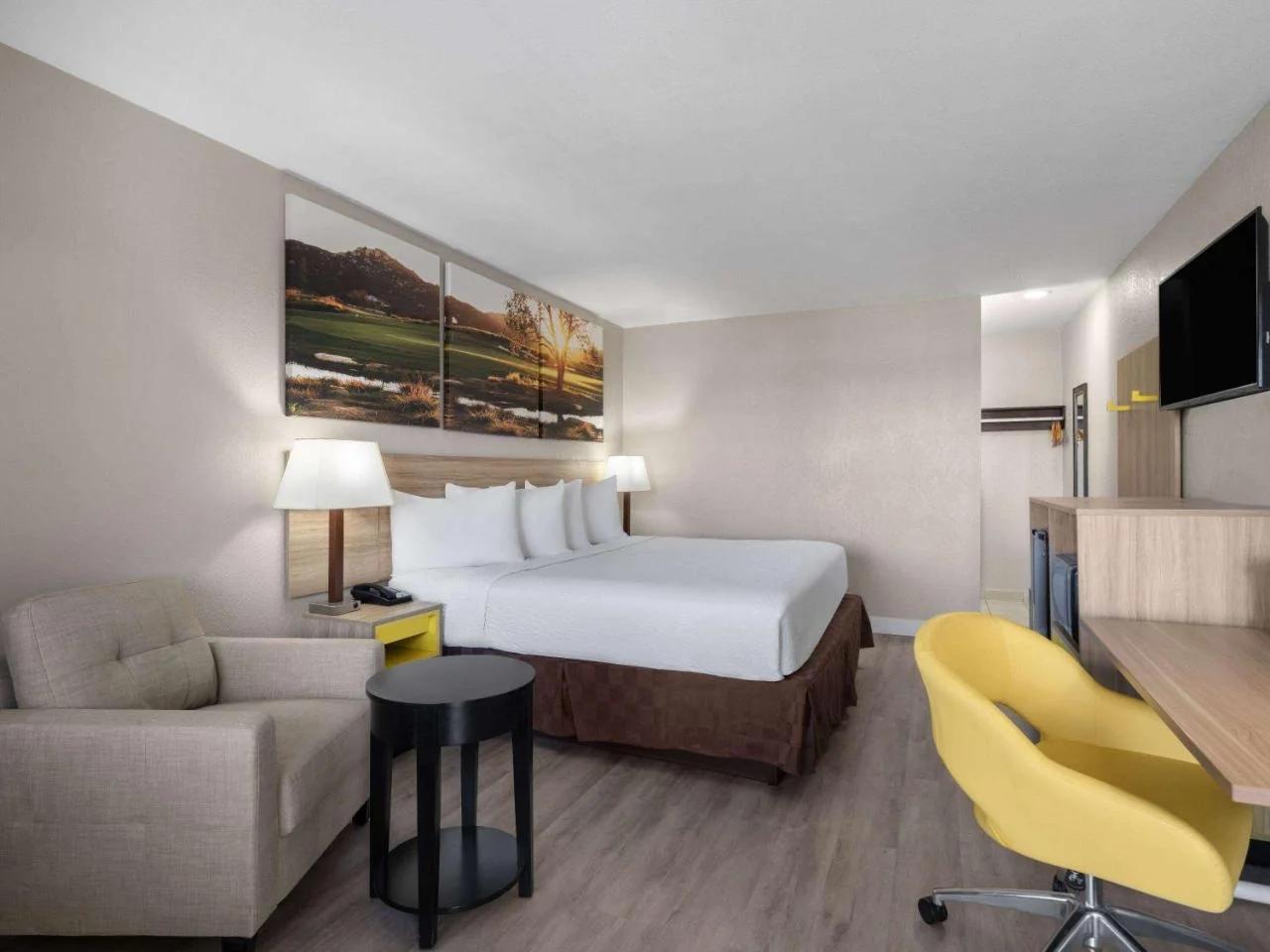 Days Inn by Wyndham Las Vegas Airport Near the Strip photo