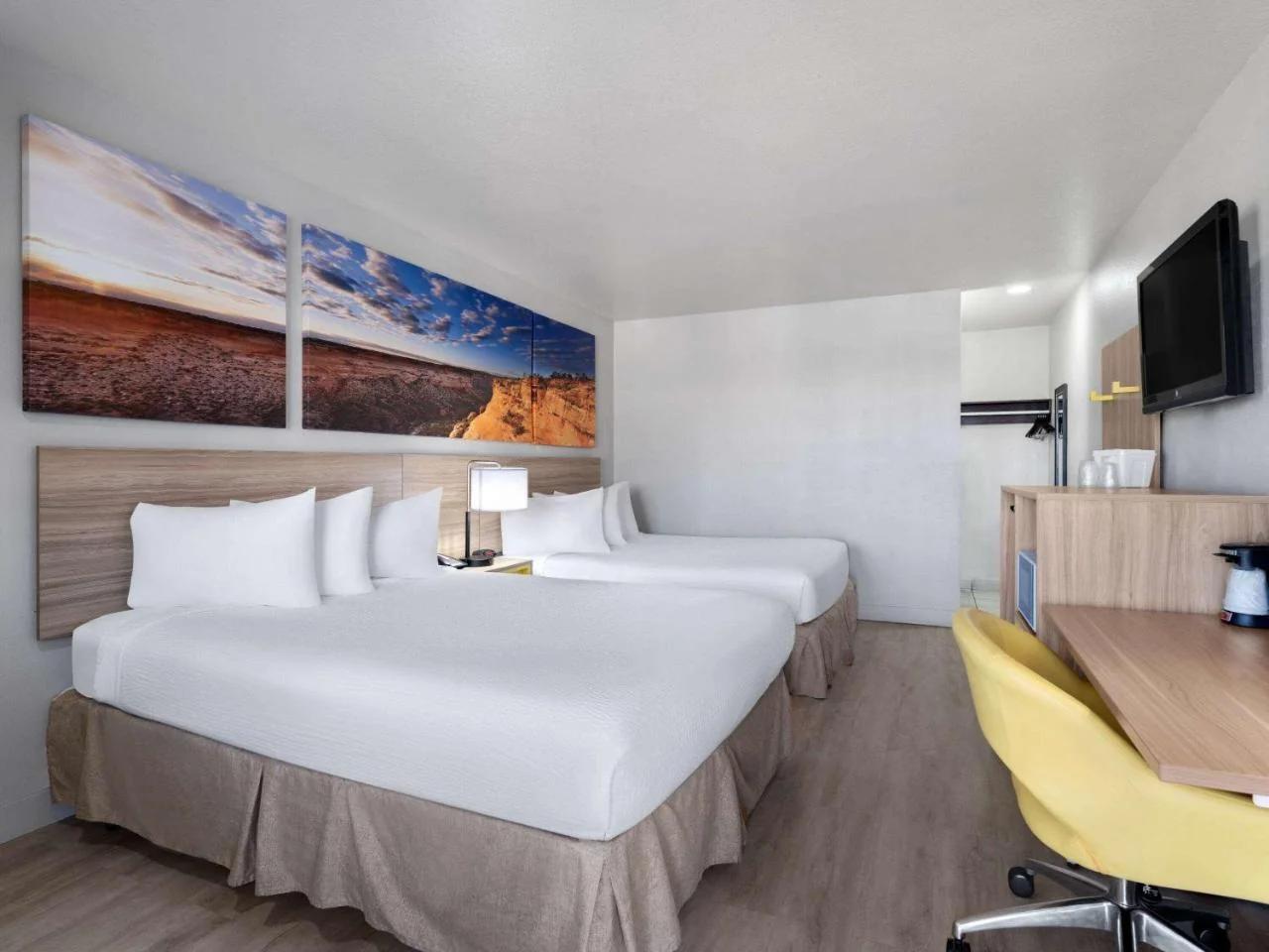 Days Inn by Wyndham Las Vegas Airport Near the Strip photo