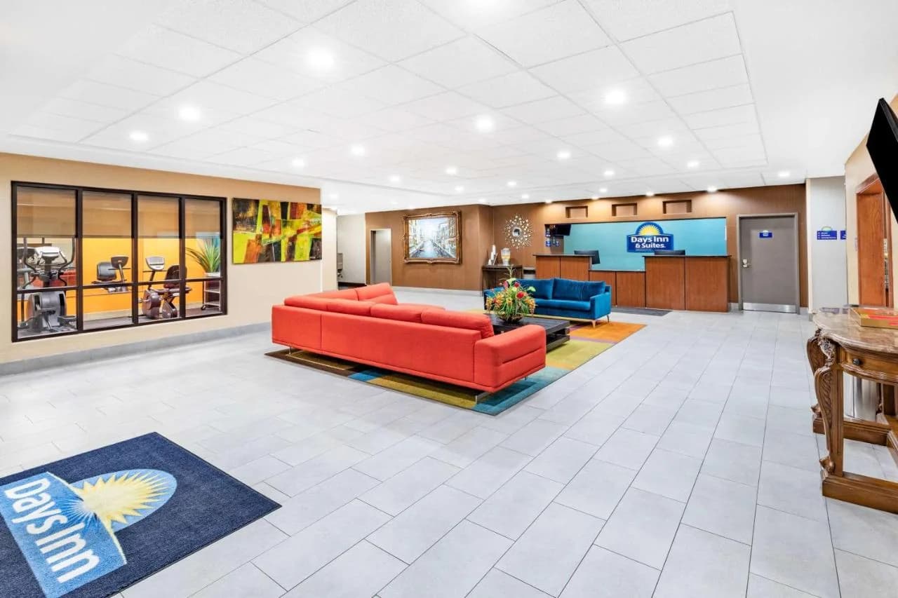 Days Inn & Suites by Wyndham San Antonio near Frost Bank Center photo