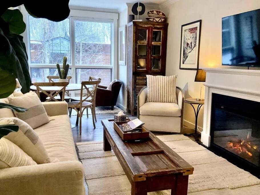 Designer Unit -Center of Town of Telluride, steps to Gondola and town park photo