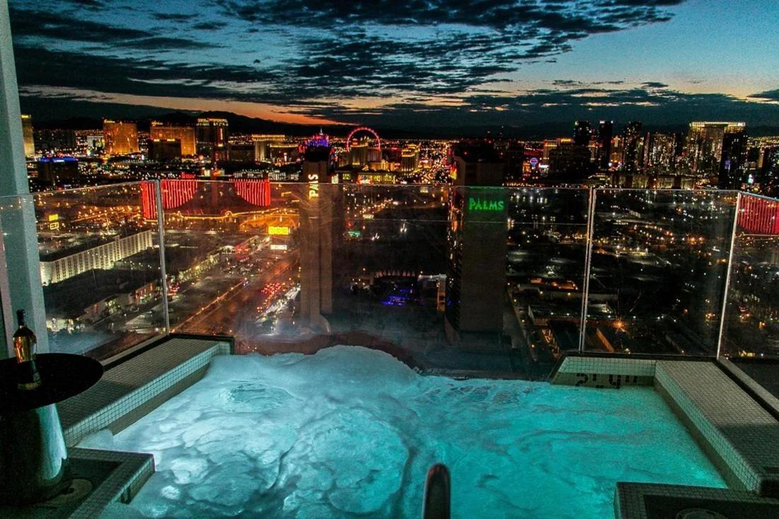 Dream Penthouse at Palms Place photo