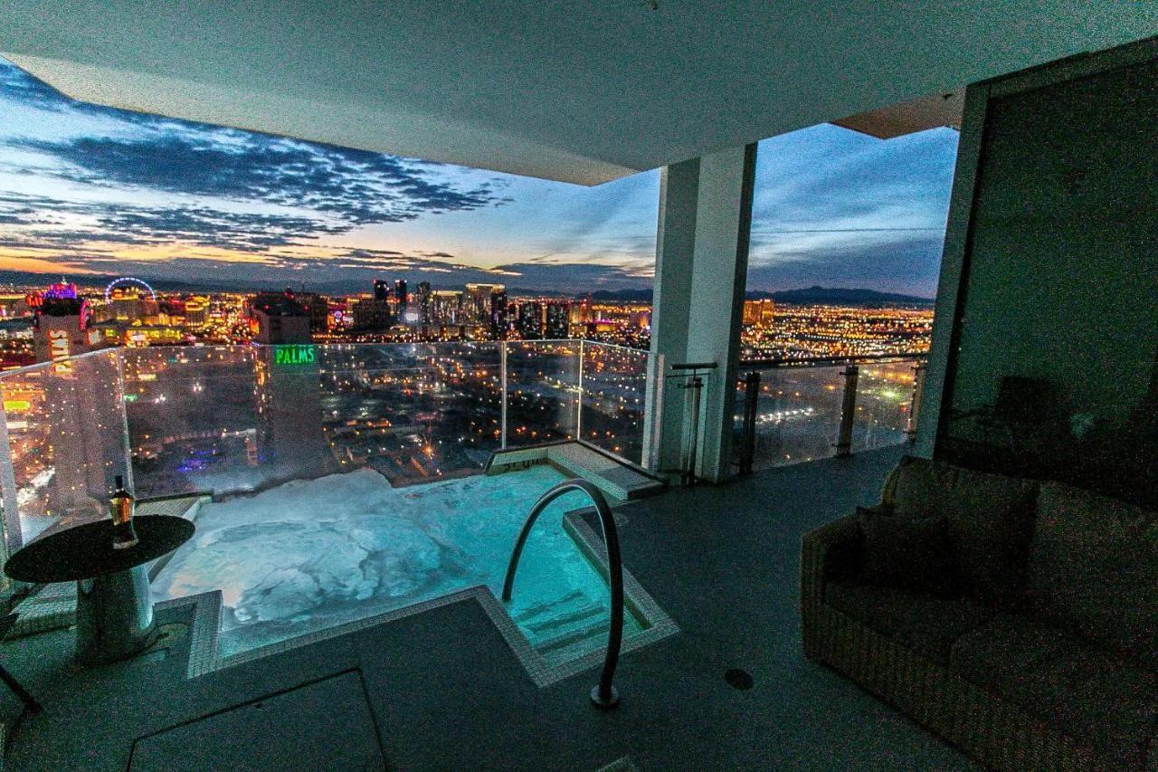Dream Penthouse at Palms Place photo