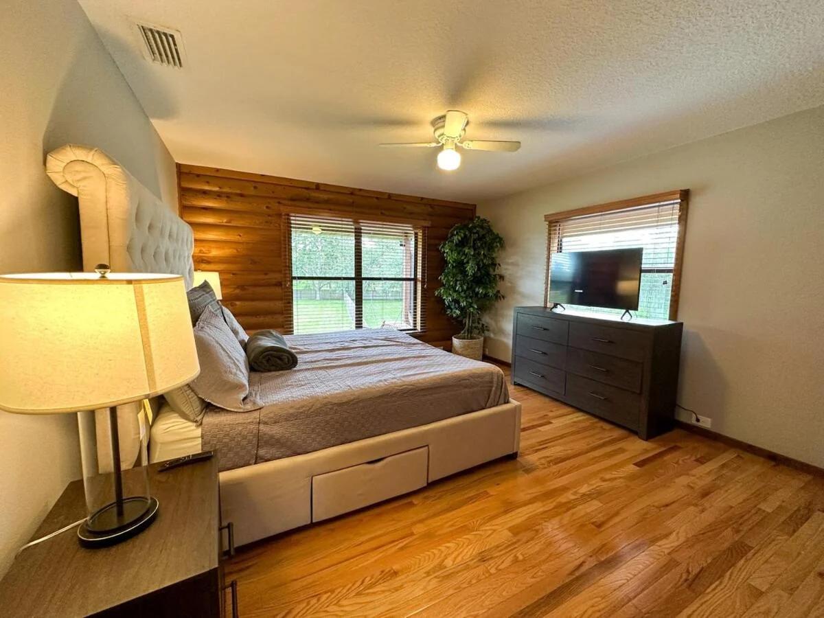Enchanted Log Cabin Retreat Near Bradenton and St Pete photo