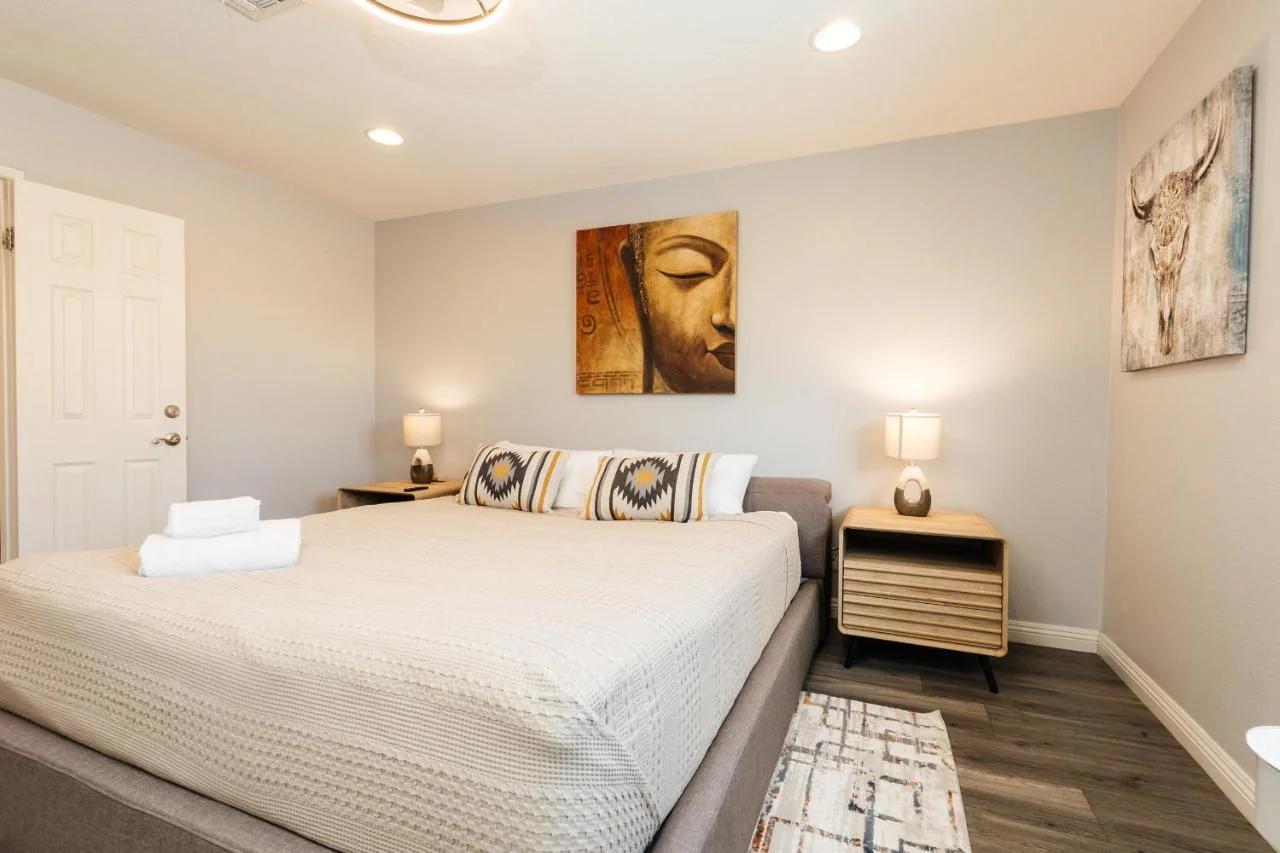 Fabulous Oasis in Las Vegas with Tesla Charger photo